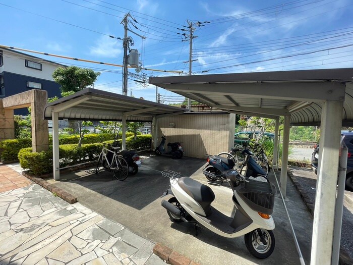 物件外観写真5　(駐輪場)