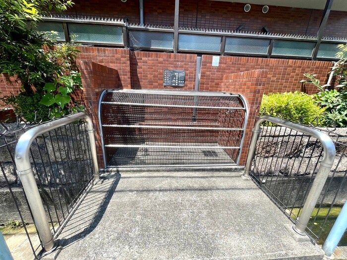 物件外観写真4　(建物設備)