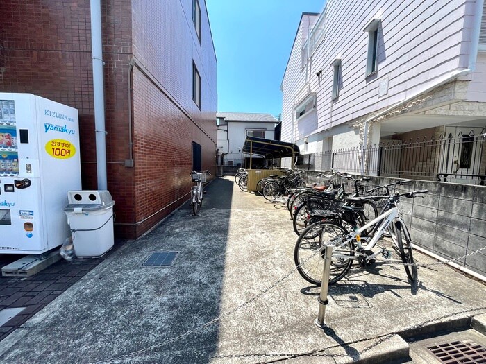 物件外観写真6　(駐輪場)