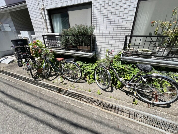 物件外観写真5　(駐輪場)