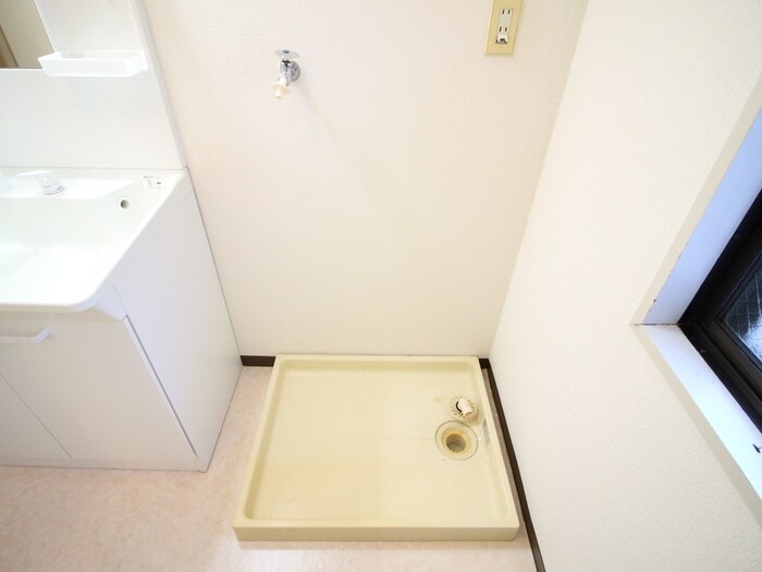 物件内観写真12　(洗濯機置場)