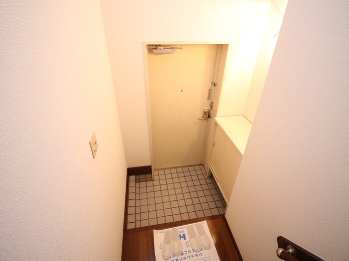 物件内観写真16　(玄関)