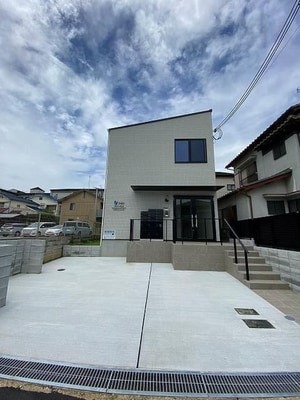 chou chou Nakamiya　WEST外観写真
