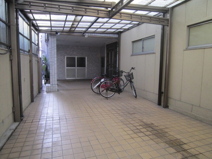 物件外観写真3　(駐輪場)