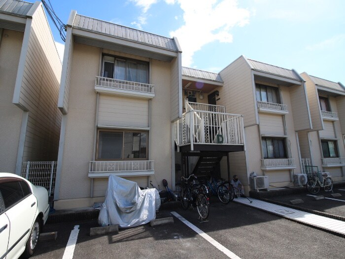 物件外観写真1　(エントランス部分)