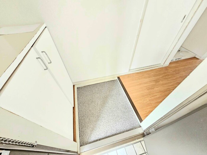 物件内観写真16　(玄関)