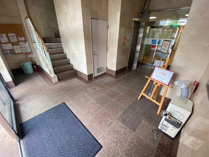 物件外観写真4　(エントランス部分)