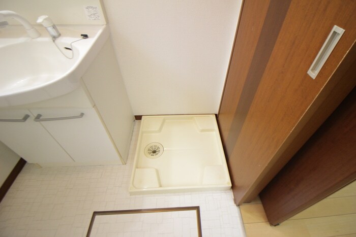 物件内観写真14　(洗濯機置場)