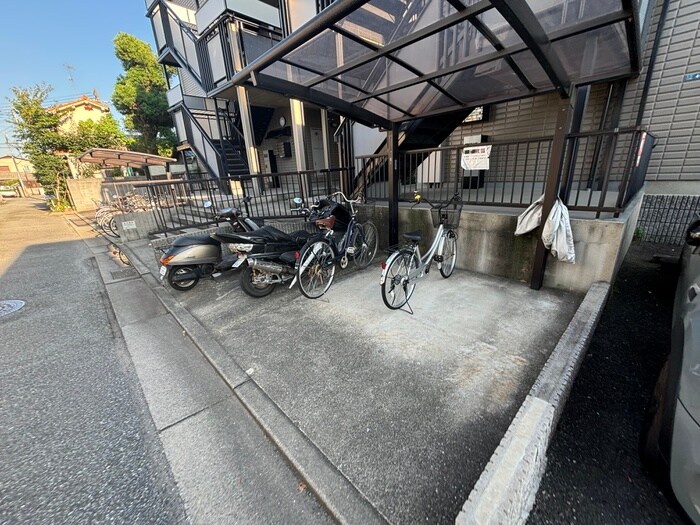 物件外観写真5　(駐輪場)