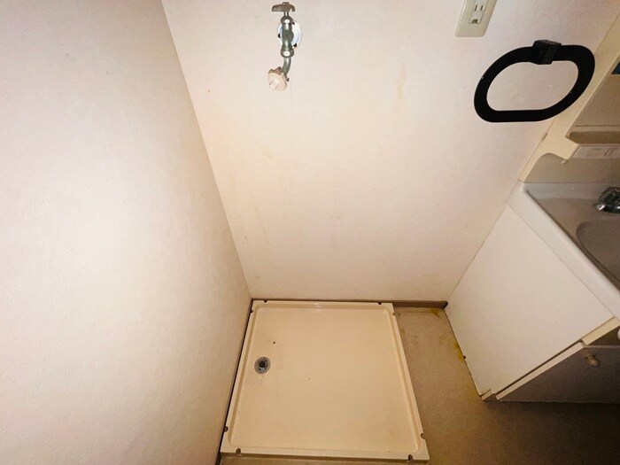 物件内観写真14　(洗濯機置場)