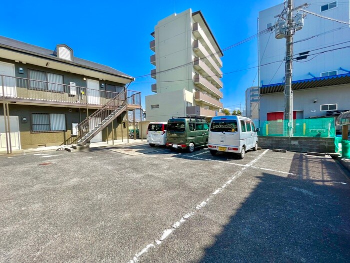 物件外観写真5　(駐車場)