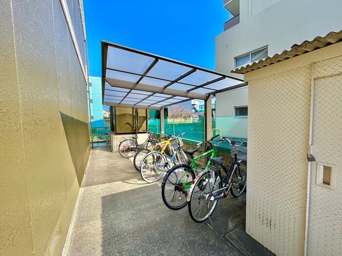 物件外観写真6　(駐輪場)