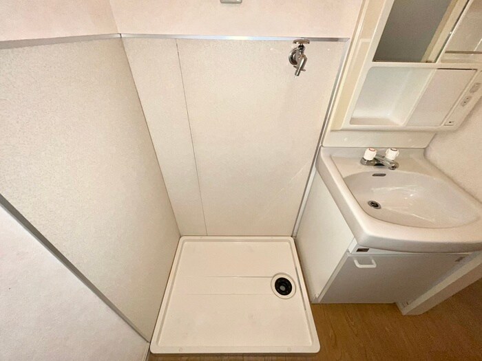 物件内観写真12　(洗濯機置場)