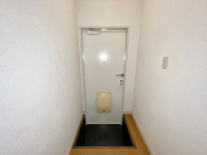 物件内観写真14　(玄関)