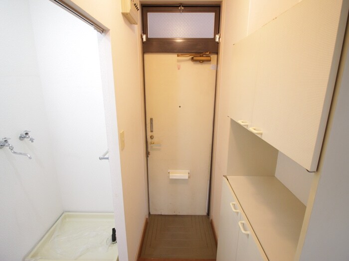 物件内観写真16　(玄関)