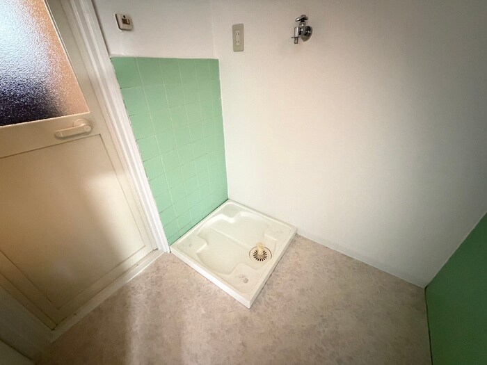 物件内観写真15　(洗濯機置場)