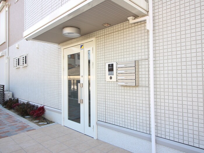 物件外観写真4　(エントランス部分)