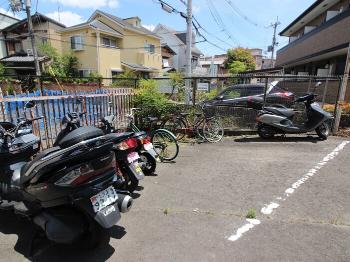 物件外観写真5　(駐輪場)