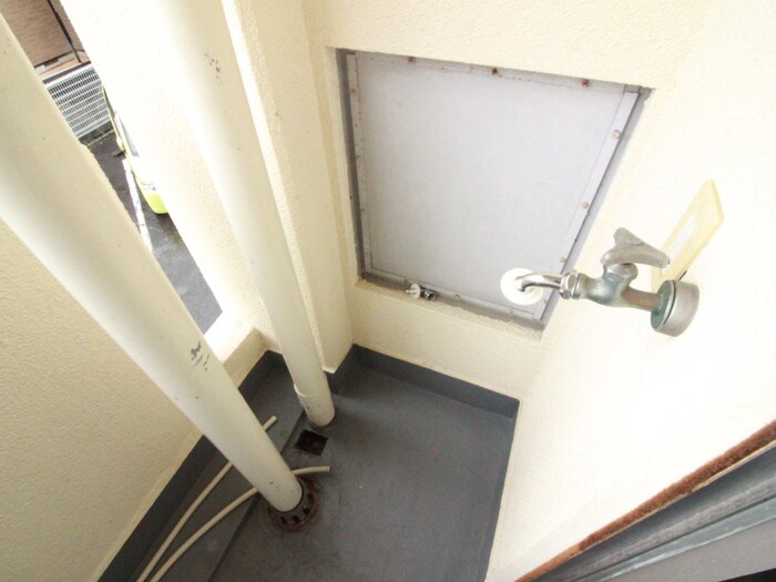 物件内観写真16　(洗濯機置場)