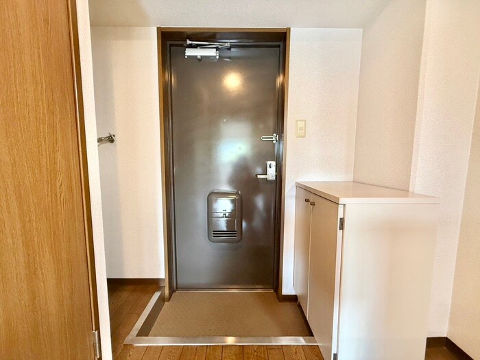 物件内観写真16　(玄関)