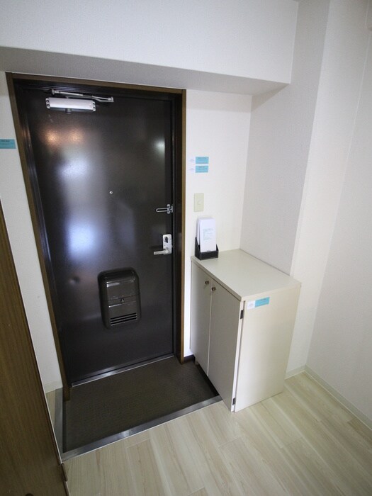 物件内観写真16　(玄関)