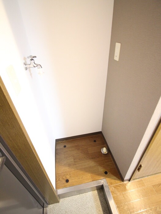 物件内観写真16　(洗濯機置場)