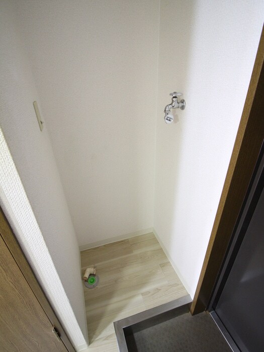 物件内観写真18　(洗濯機置場)