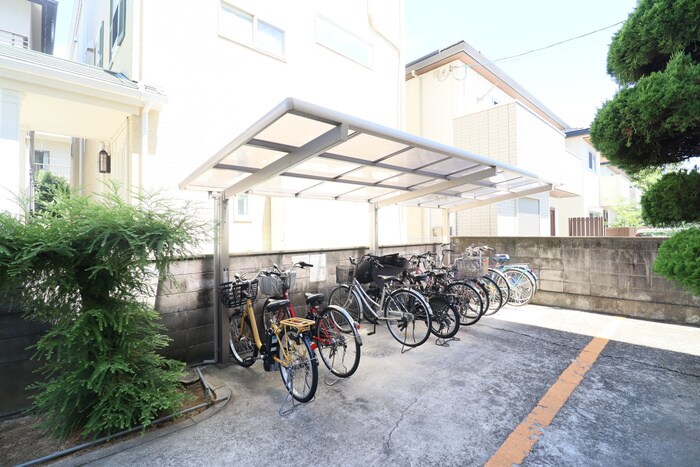 物件外観写真5　(駐輪場)