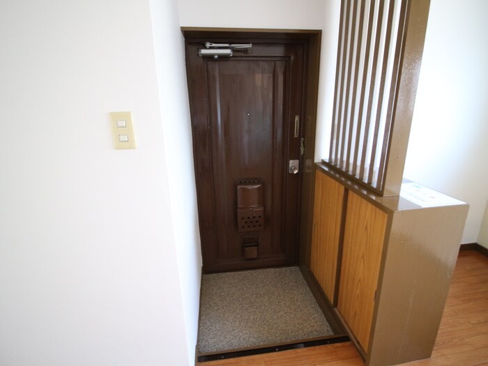 物件内観写真16　(玄関)