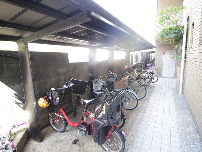 物件外観写真6　(駐輪場)