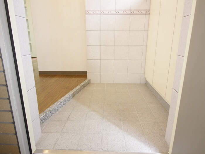 物件内観写真19　(玄関)