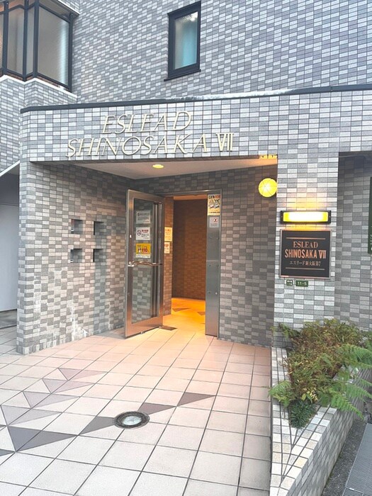 物件外観写真2　(エントランス部分)