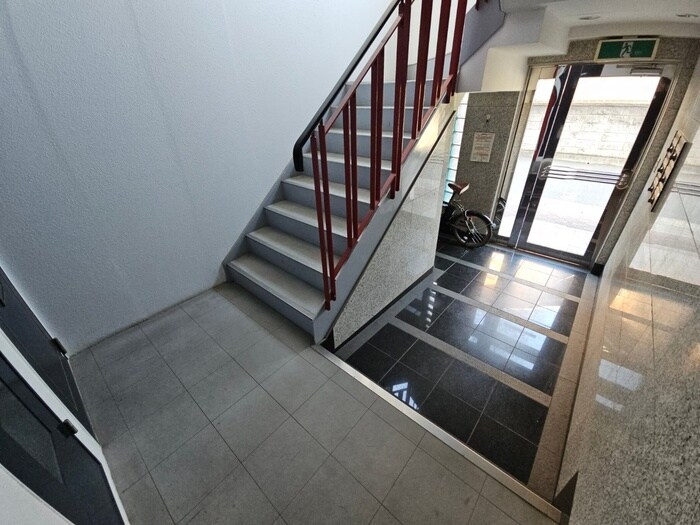 物件外観写真4　(エントランス部分)