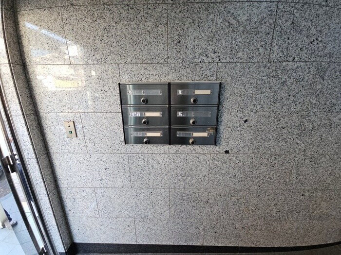 物件外観写真5　(エントランス部分)