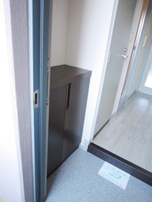 物件内観写真6　(玄関)