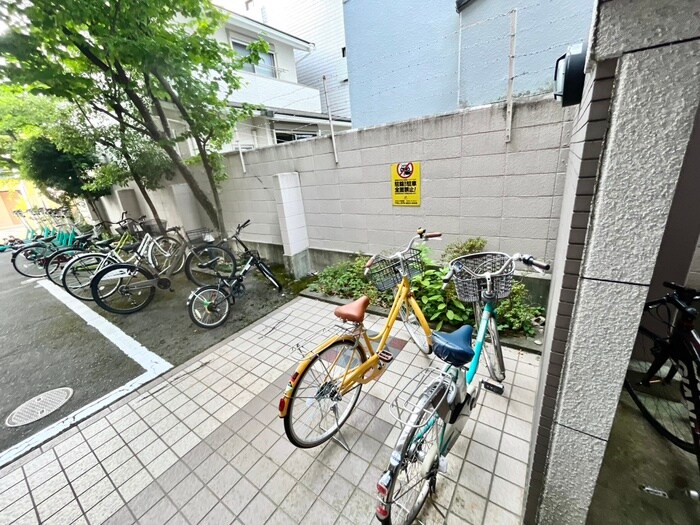 物件外観写真3　(駐輪場)