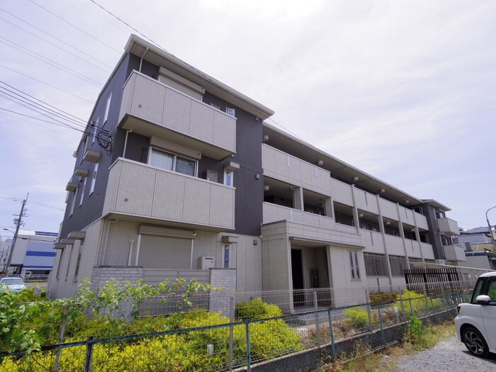 物件外観写真2　(駐車場)