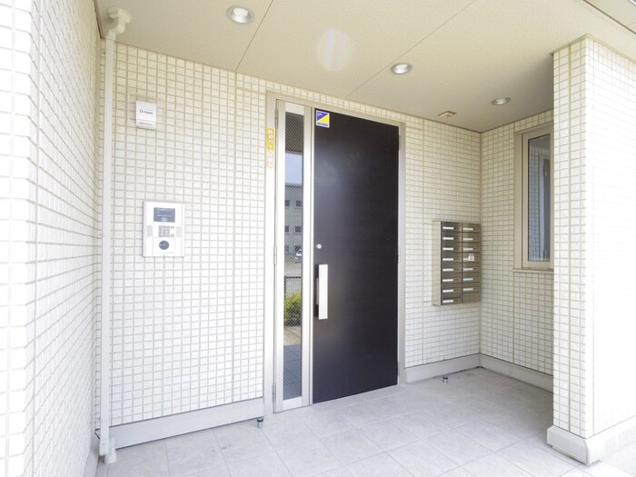 物件外観写真4　(エントランス部分)