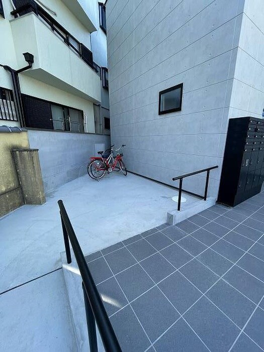 物件外観写真5　(駐輪場)