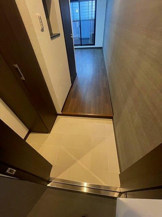 物件内観写真16　(玄関)