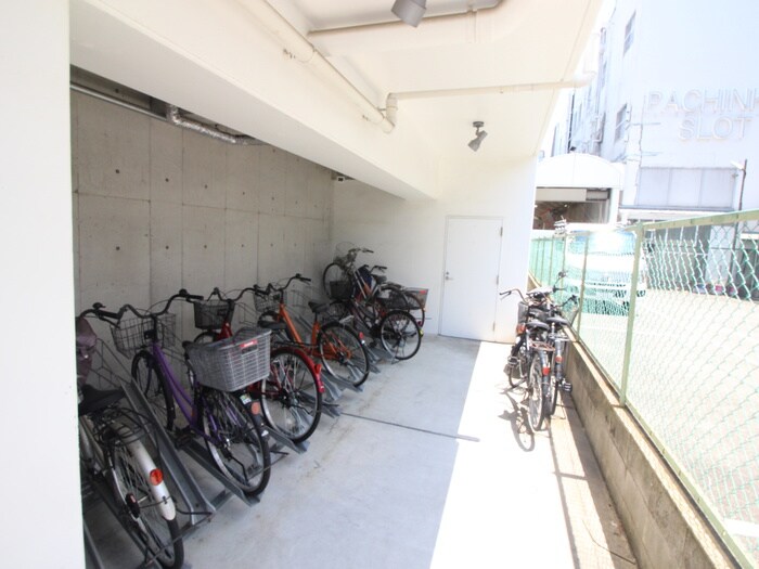 物件外観写真6　(駐輪場)