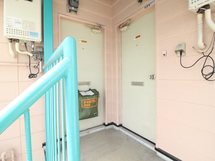 物件外観写真5　(エントランス部分)