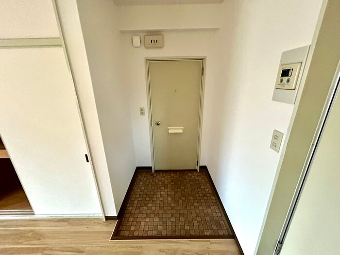 物件内観写真11　(玄関)