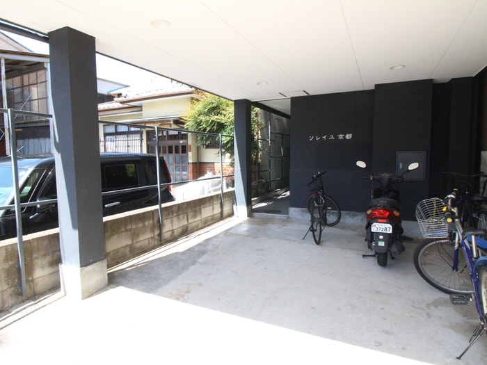 ソレイユ京都の駐輪場