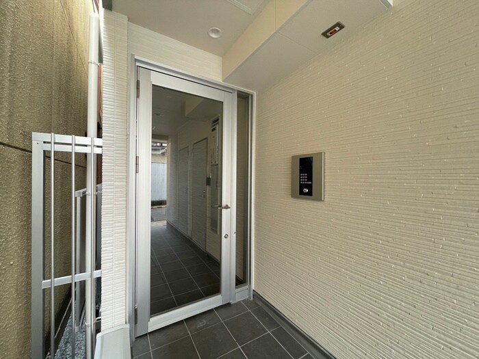 山科HATCH京都薬大前のエントランス部分