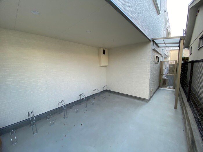 山科HATCH京都薬大前の駐輪場