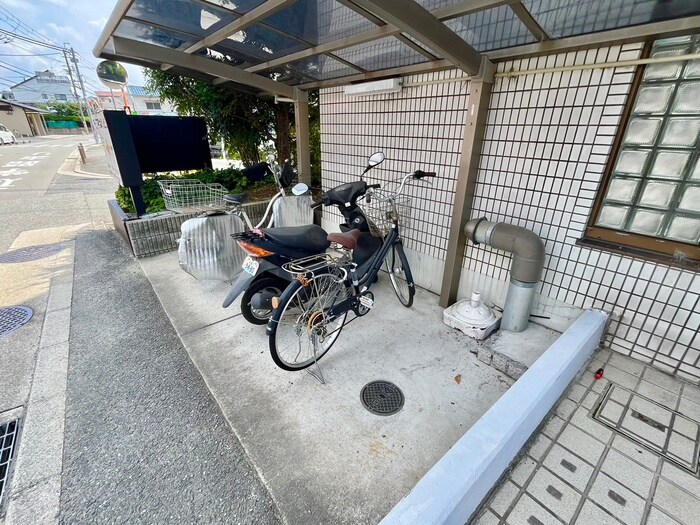 物件外観写真4　(駐輪場)
