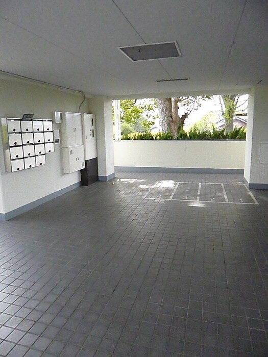 物件外観写真4　(エントランス部分)