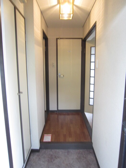 物件内観写真13　(玄関)