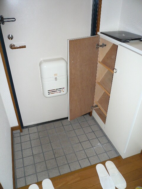 物件内観写真12　(玄関)